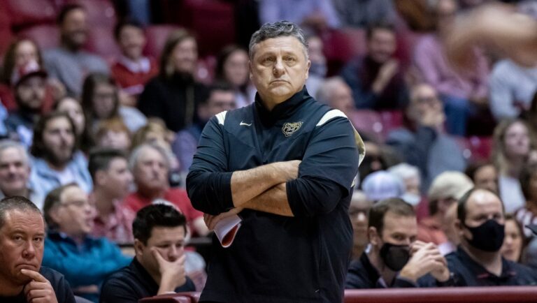 Oakland head coach Greg Kampe looks on during the first half of an NCAA college basketball game against Alabama, Friday, Nov. 19, 2021, in Tuscaloosa, Ala. (AP Photo/Vasha Hunt)