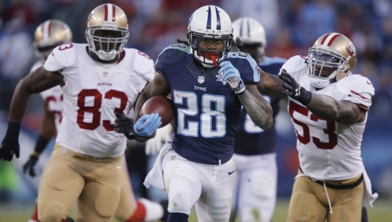 Tennessee Titans running back Chris Johnson runs