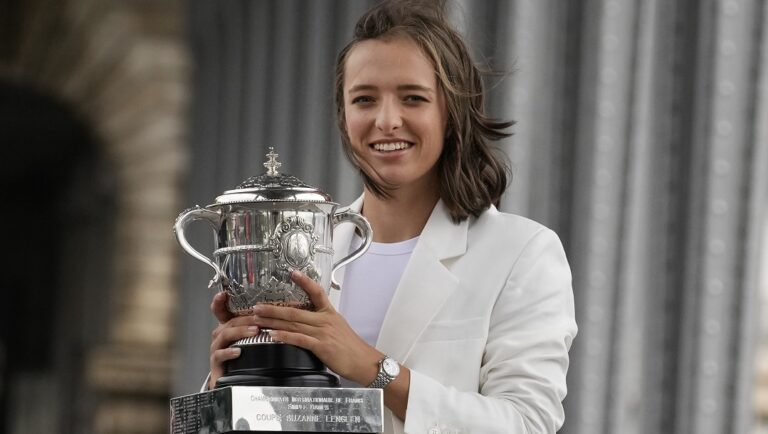 No. 1 Iga Swiatek is the obvious favorite in the women's WTA Wimbledon betting market.