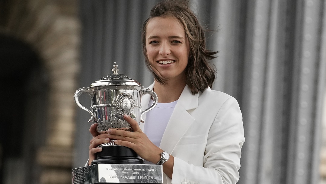 No. 1 Iga Swiatek is the obvious favorite in the women's WTA Wimbledon betting market.