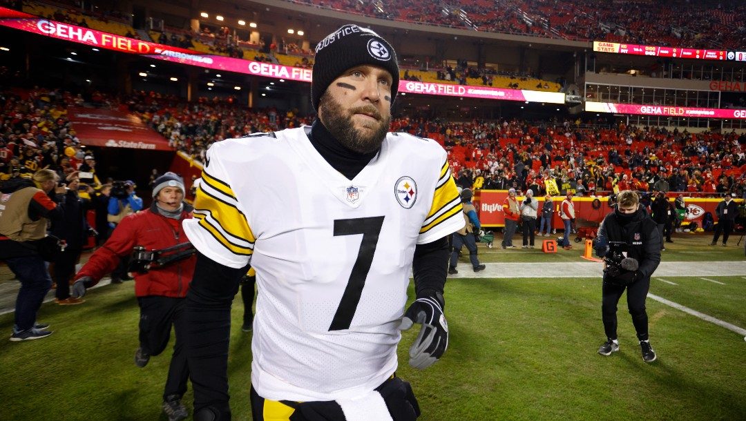El quarterback de los Steelers de Pittsburgh Ben Roethlisberger (7) previo al partido contra los Chiefs de Kansas City por los playoffs de la NFL, el jueves 16 de enero de 2022.