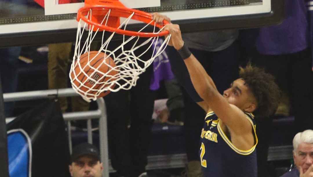 Michigan guard Jordan Poole dunks