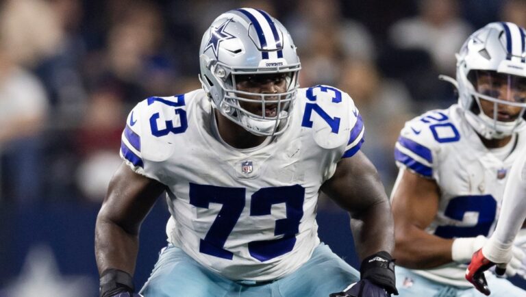 Dallas Cowboys offensive tackle Tyler Smith (73) plays