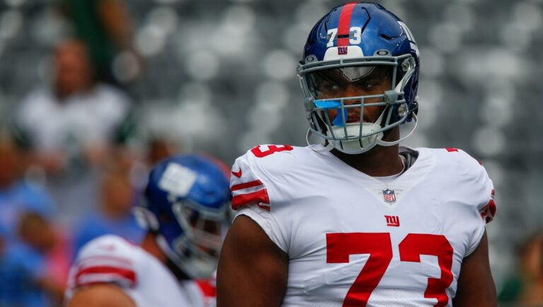 New York Giants offensive lineman Evan Neal (73) practices