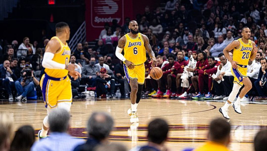 LeBron James, Russell Westbrook and Avery Bradley plays against the Cavaliers.