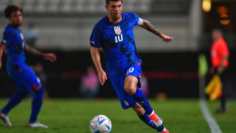 United States' Christian Pulisic controls the ball.