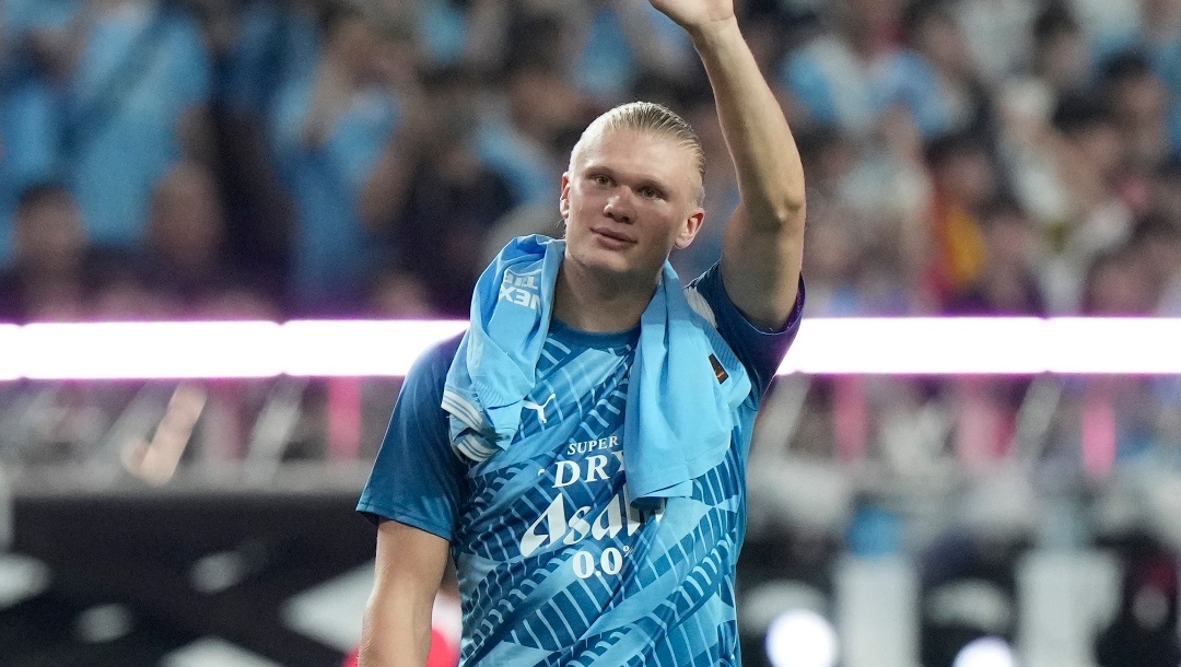 Manchester City's Erling Haaland waves to fans after a friendly match against Atletico Madrid at the Seoul World Cup Stadium in Seoul, South Korea, Sunday, July 30, 2023. (AP Photo/Ahn Young-joon, File)