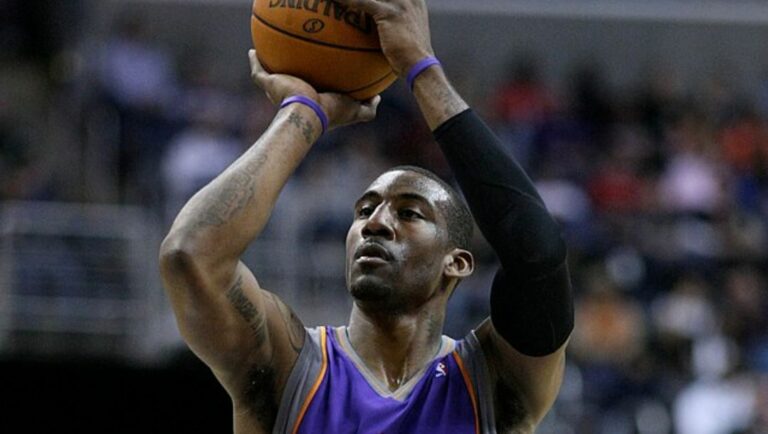 Amar'e Stoudemire shoots his free throws during a game in the 2008-09 season.