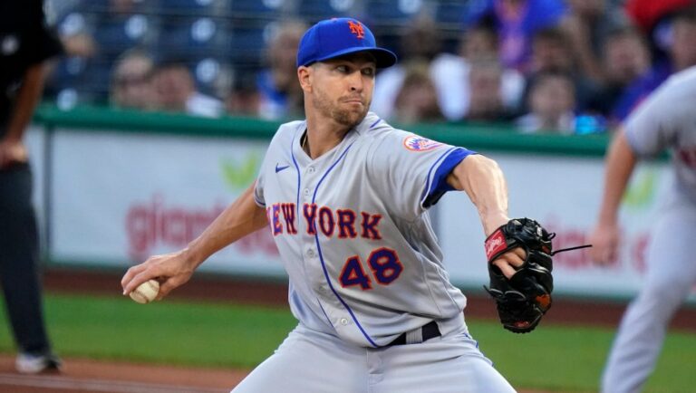 New York Mets starting pitcher Jacob deGrom delivers during the first inning of the second baseball game of a doubleheader against the Pittsburgh Pirates in Pittsburgh, Wednesday, Sept. 7, 2022.