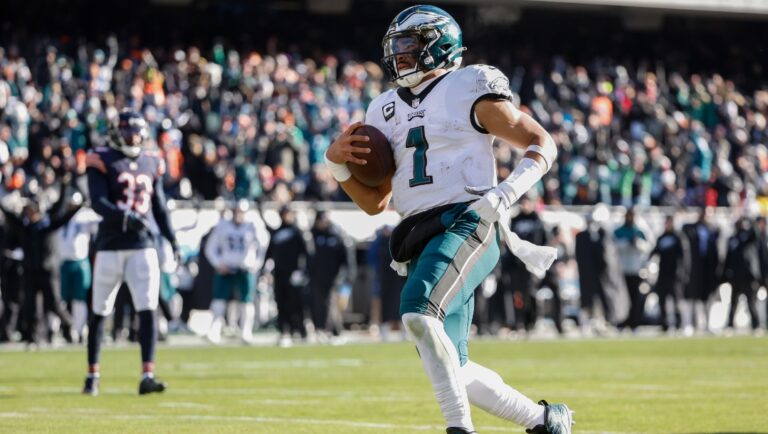 Philadelphia Eagles quarterback Jalen Hurts (1) scores a touchdown