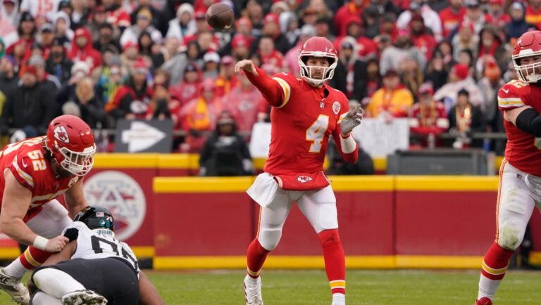 Kansas City Chiefs quarterback Chad Henne passes