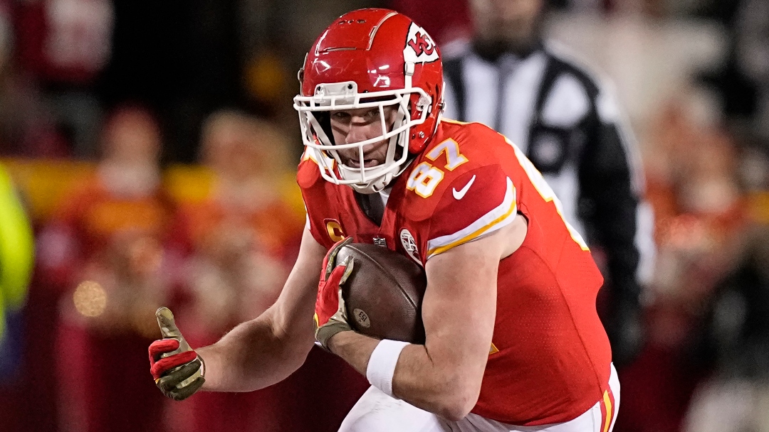 Kansas City Chiefs tight end Travis Kelce (87) runs