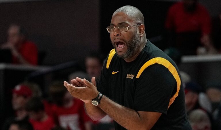 Norfolk State coach encouraging players