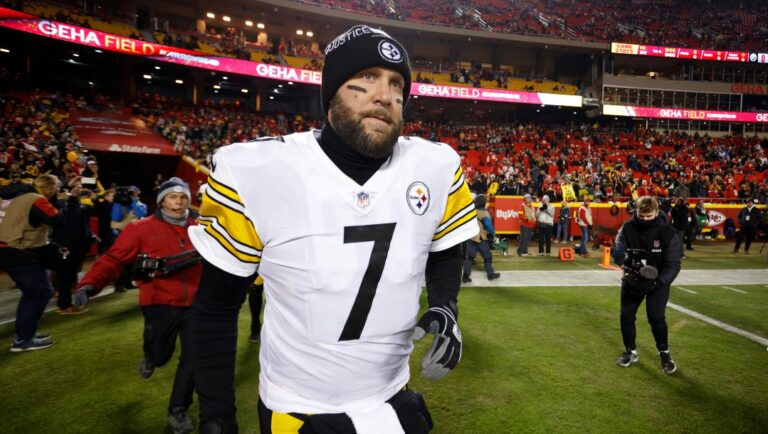 Pittsburgh Steelers quarterback Ben Roethlisberger (7) runs onto the field before an NFL wild-card playoff football game against the Kansas City Chiefs, Sunday, Jan. 16, 2022, in Kansas City, Mo.