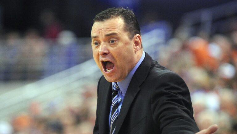 Kentucky coach Billy Gillispie shouts to a referee during NCAA college basketball play against Florida in Gainesville, Fla., Saturday, March, 7, 2009. Florida defeated Kentucky 60-53. (AP Photo/Phil Sandlin)