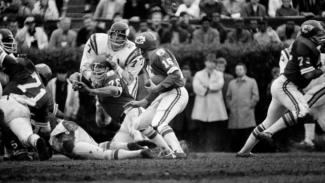 Kansas City quarterback Len Dawson, 16, holds the ball as Mo Moorman blocks Vikings defensive tackle Gary Larson