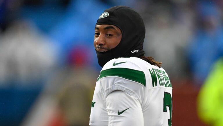 New York Jets safety Jordan Whitehead (3) warms up before an NFL football game against the Buffalo Bills in Orchard Park, N.Y., Sunday, Dec. 11, 2022.