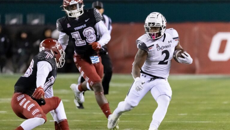 Cincinnati running back Corey Kiner (2) during an NCAA college football game against Temple, Saturday, Nov. 19, 2022, in Philadelphia. (AP Photo/Laurence Kesterson)