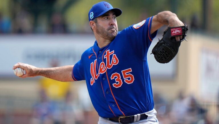 New York Mets starting pitcher Justin Verlander (35) throws during the first inning of a spring training baseball game against the Miami Marlins, Saturday, March 4, 2023, in Jupiter, Fla.