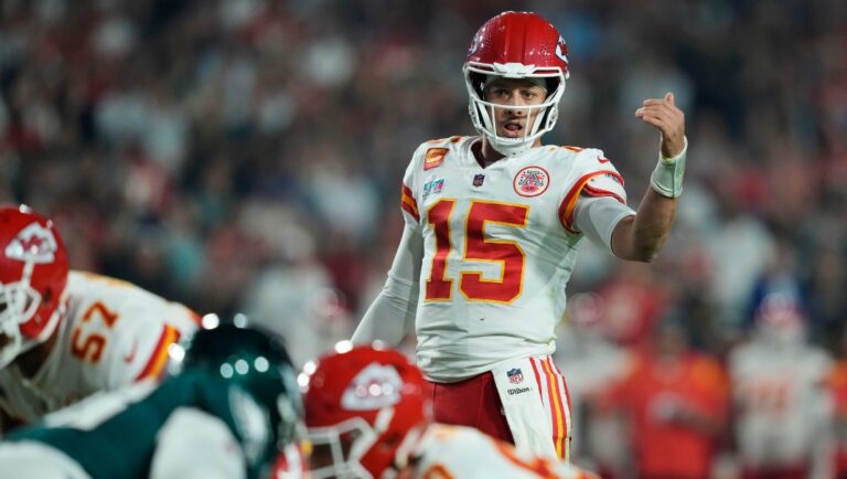 Kansas City Chiefs quarterback Patrick Mahomes (15) signals
