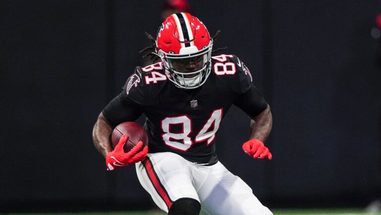 Atlanta Falcons running back Cordarrelle Patterson (84) runs the ball against the Pittsburgh Steelers in the first half of an NFL football game Sunday, Dec. 4, 2022 in Atlanta. (AP Photo/John Bazemore)