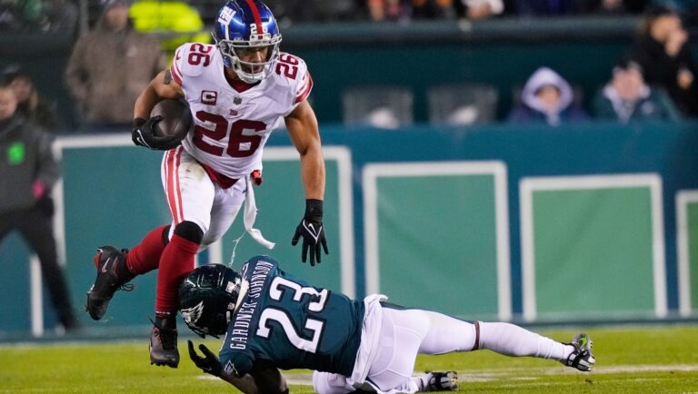 New York Giants running back Saquon Barkley (26) runs