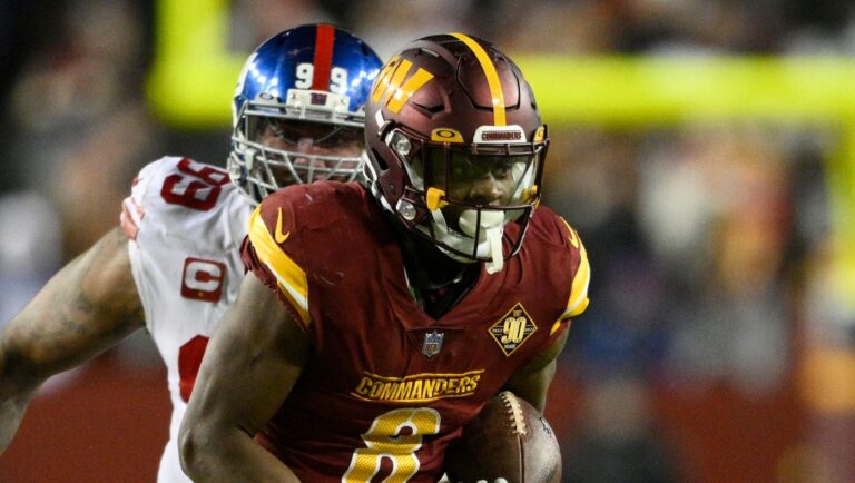 Washington Commanders running back Brian Robinson Jr. (8) in action during the second half of an NFL football game against the New York Giants, Sunday, Dec. 18, 2022, in Landover, Md. (AP Photo/Nick Wass)