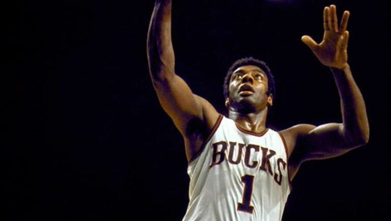 Oscar Robertson shooting a layup for the Bucks during an NBA game in April 1971.