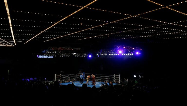Frank Galarza fights Norberto Gonzalez during their junior middleweights boxing match Saturday, March 3, 2018, in New York.