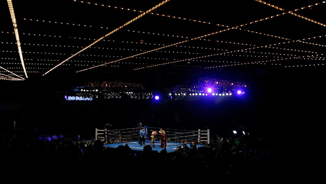 Frank Galarza fights Norberto Gonzalez during their junior middleweights boxing match Saturday, March 3, 2018, in New York.