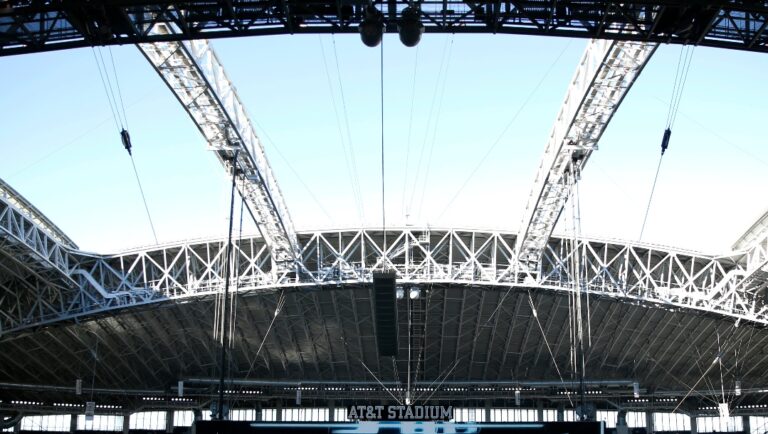 The open retractable roof of AT&T Stadium is shown during the second half of an NFL football game between the Dallas Cowboys and the San Francisco 49ers in Arlington, Texas, Sunday, Dec. 20, 2020. (AP Photo/Roger Steinman)