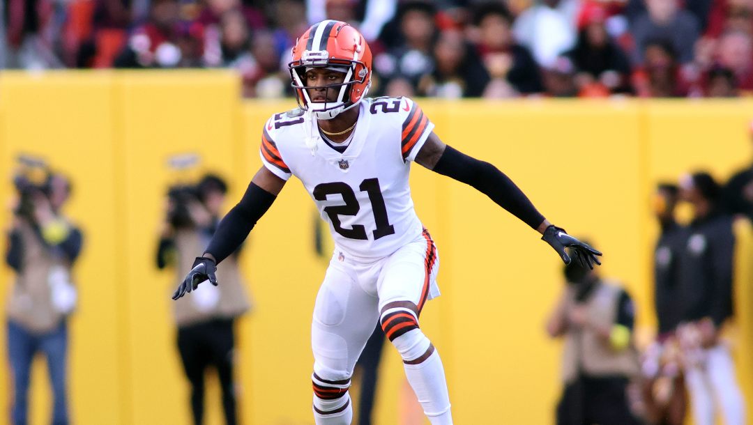 Cleveland Browns' Denzel Ward (21) plays during an NFL football game against the Washington Commanders, Sunday, Jan. 1, 2023, in Landover, Md. Browns top cornerback Denzel Ward cleared concussion protocol and will start in Sunday's season opener against Cincinnati, giving Cleveland's secondary its best player as it tries to stop Joe Burrow and his trio of receivers.
