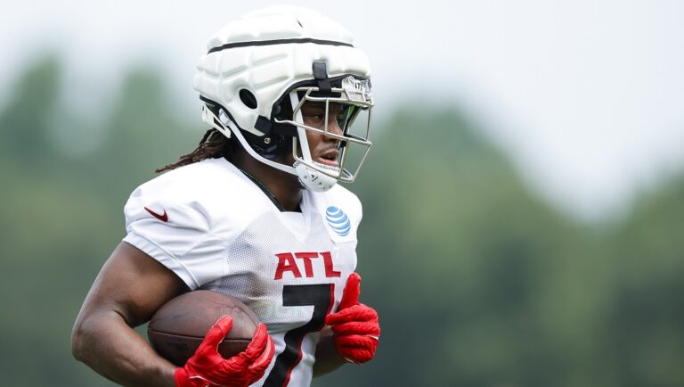 Atlanta Falcons running back Bijan Robinson (7) runs a drill during the NFL football team's training camp, Saturday, July 29, 2023, in Flowery Branch, Ga.