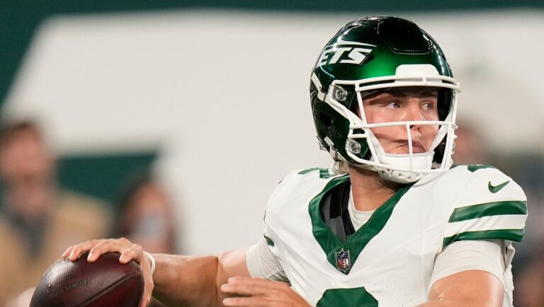 New York Jets quarterback Zach Wilson (2) passes against the Buffalo Bills during the first quarter of an NFL football game, Monday, Sept. 11, 2023, in East Rutherford, N.J. (AP Photo/Seth Wenig)