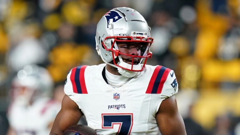 New England Patriots wide receiver JuJu Smith-Schuster (7) warms up before an NFL football game against the Pittsburgh Steelers Thursday, Dec. 7, 2023, in Pittsburgh. (AP Photo/Matt Freed)