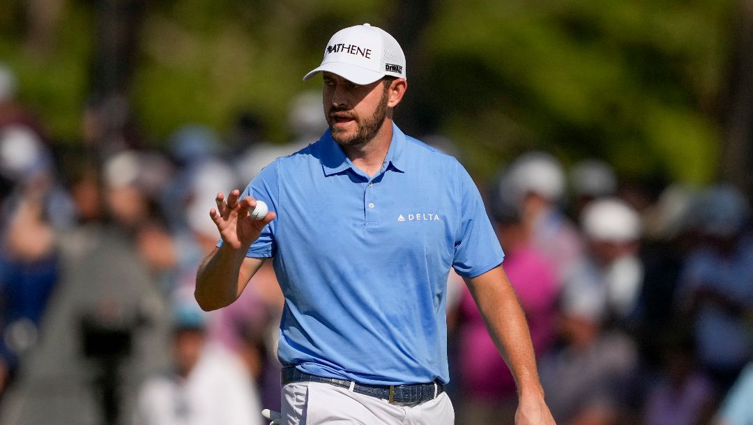 Patrick Cantlay waves after making a putt on the seventh hole during the third round of the U.S. Open golf tournament Saturday, June 15, 2024, in Pinehurst, N.C.