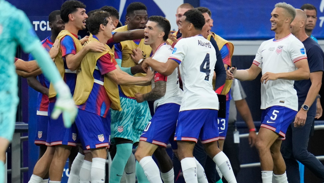 Christian Pulisic of the United States, center, celebrates with teammates after scoring his side's opening goal against Bolivia during a Copa America Group C soccer match in Arlington, Texas, Sunday, June 23, 2024.