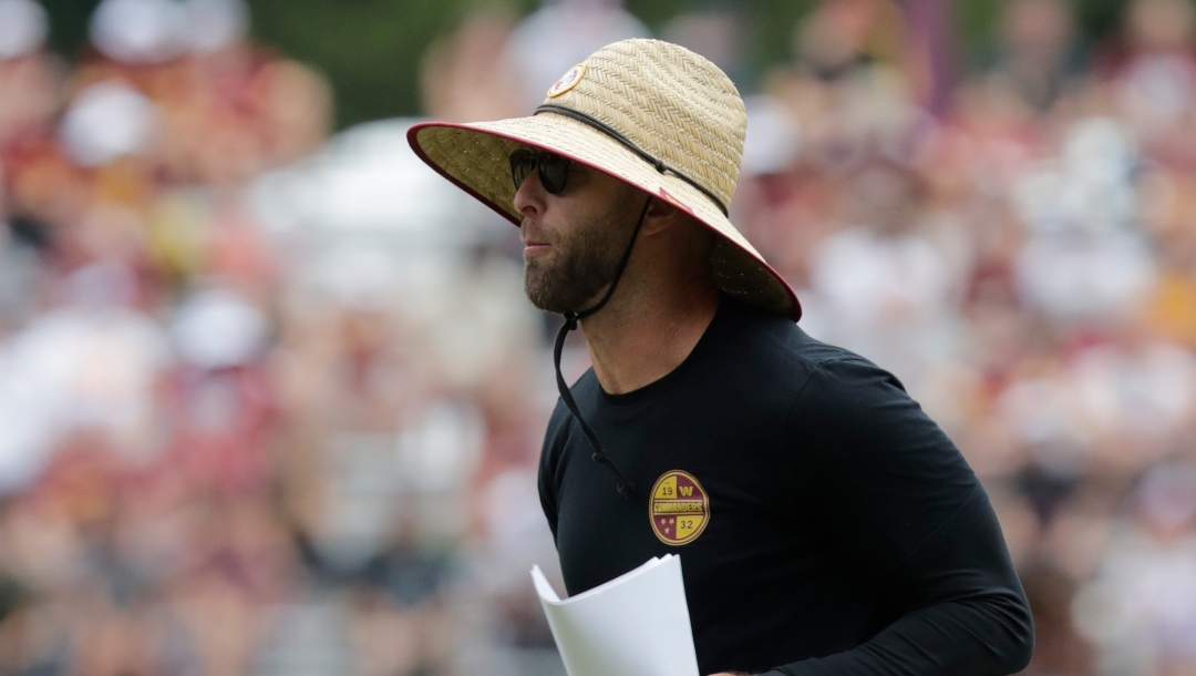 Washington Commanders offensive coordinator Kliff Kingsbury is seen during an NFL football practice at the team's training facility in Ashburn, Va., Tuesday, July 30, 2024. (AP Photo/Luis M. Alvarez)