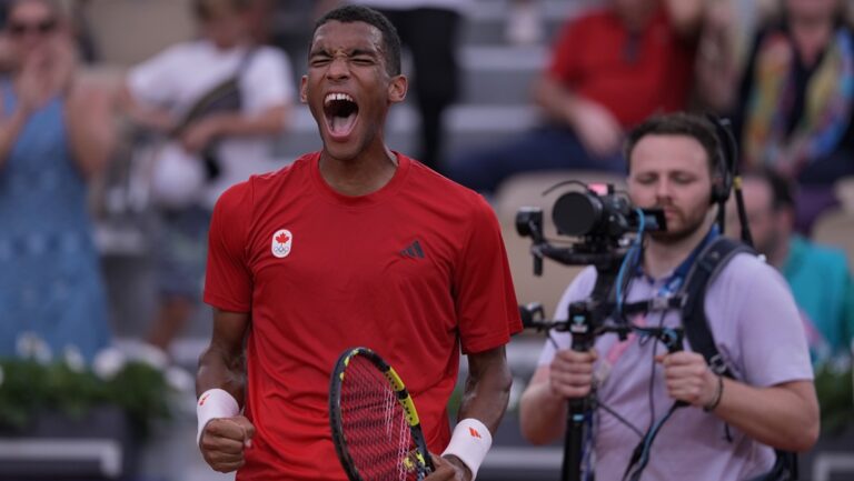 Felix Auger-Aliassime of Canada celebrates after defeating Casper Ruud of Norway in their men's singles quarterfinals tennis match, at the 2024 Summer Olympics, Thursday, Aug.1, 2024, at the Roland Garros stadium in Paris, France.