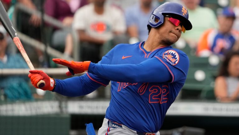 New York Mets' Juan Soto swings during the third inning of a spring training baseball game against the St. Louis Cardinals Monday, Feb. 24, 2025, in Jupiter, Fla.