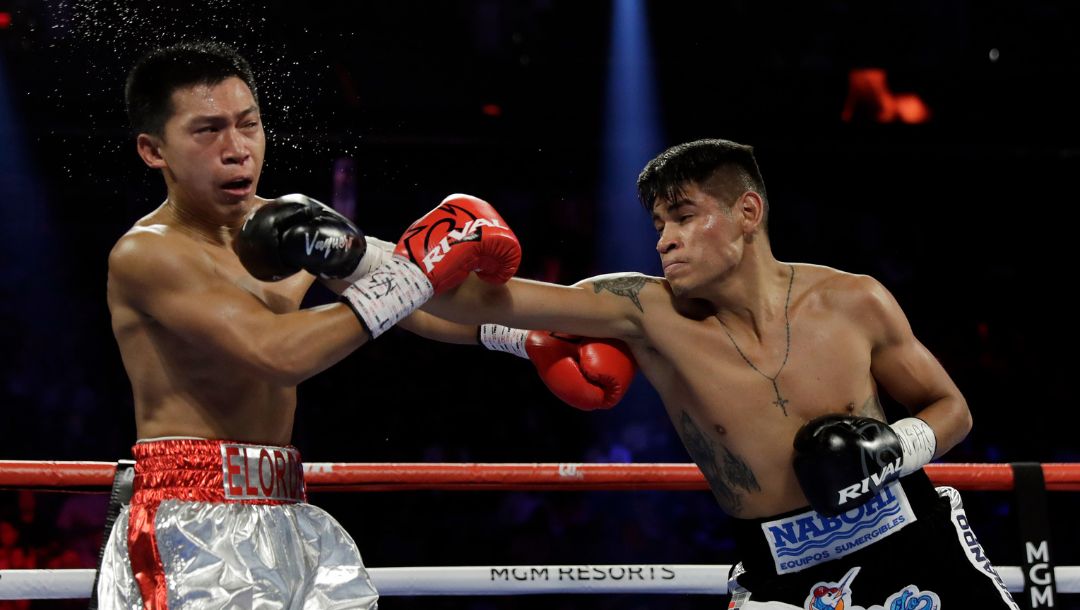 Emanuel Navarrete, of Mexico, right, punches Juan Miguel Elorde, of the Philippines, during a boxing match.