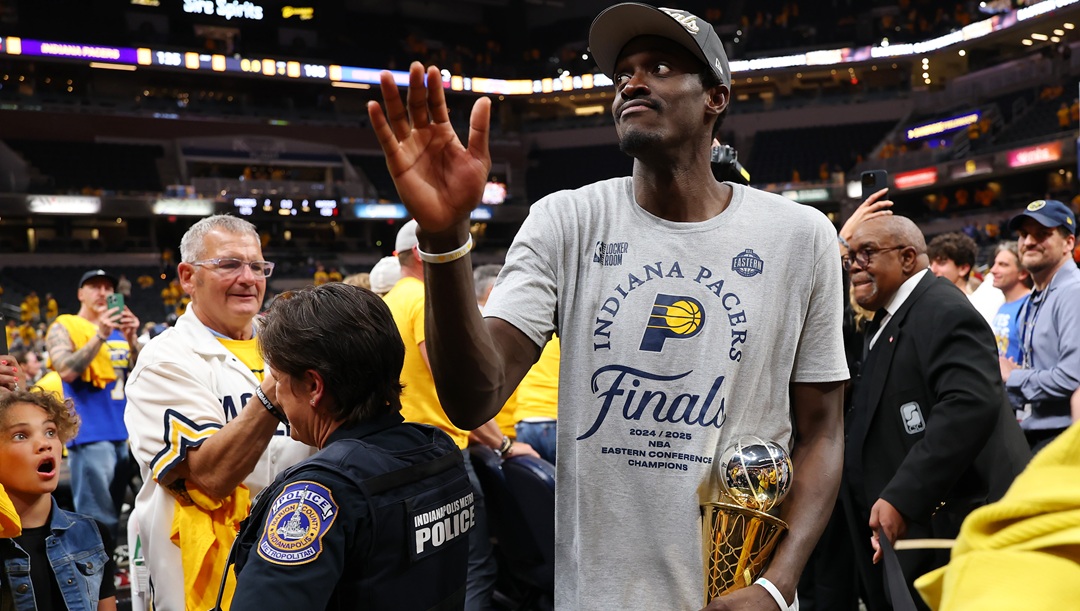 INDIANAPOLIS, INDIANA - MAY 31: Pascal Siakam #43 of the Indiana Pacers celebrates the 125-108 win against the New York Knicks in Game Six of the Eastern Conference Finals of the 2025 NBA Playoffs at Gainbridge Fieldhouse on May 31, 2025 in Indianapolis, Indiana.