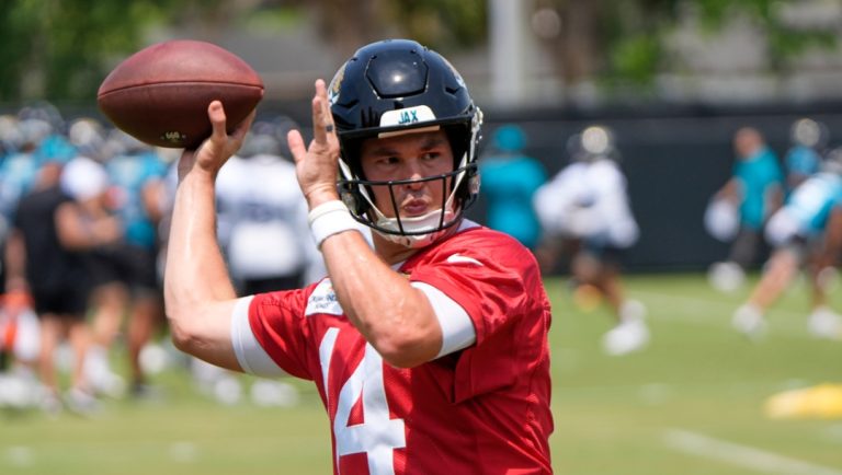 Jacksonville Jaguars quarterback Nick Mullens throws a pass during a team NFL football practice, Monday, May 19, 2025, in Jacksonville, Fla.