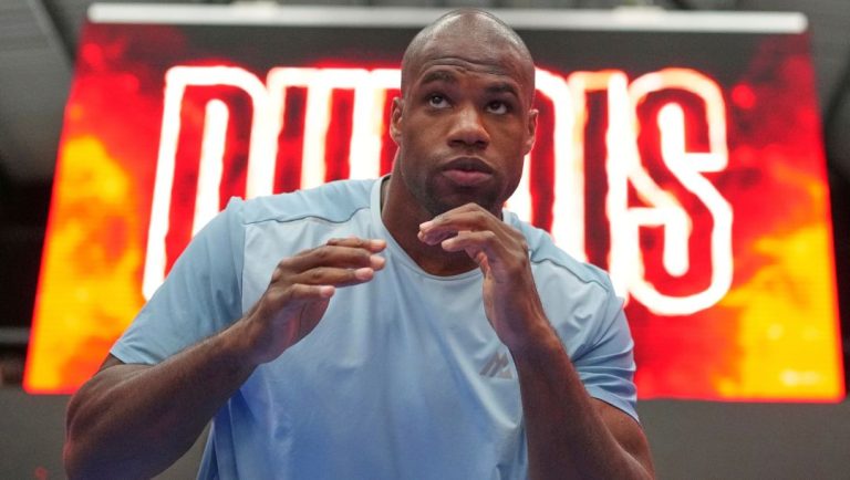 Britain's Daniel Dubois warms up during a public workout at BoxPark near Wembley stadium in London, Wednesday, July 16, 2025.