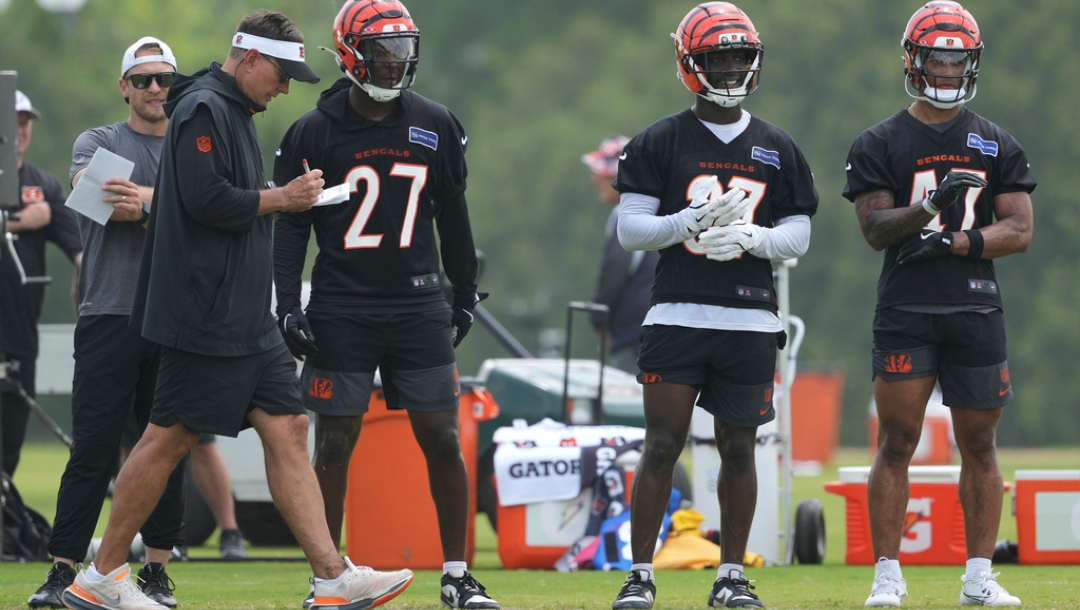 Cincinnati Bengals defensive coordinator Al Golden, second from left, walks along the sideline during NFL football practice Tuesday, June 3, 2025, in Cincinnati.