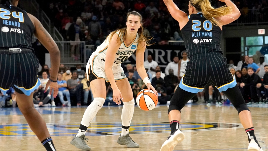 New York Liberty's Sabrina Ionescu surveys the Chicago Sky defense during the second half in Game 2 of a WNBA basketball first-round playoff series, Saturday, Aug. 20, 2022, in Chicago.