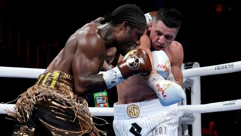 Kieron Conway, right, fights Austin Williams in a middleweight boxing match, Saturday, Sept. 17, 2022, in Las Vegas.