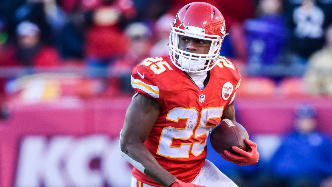 Kansas City Chiefs running back Jamaal Charles (25) runs against the San Diego Chargers during the second half of their NFL football game in Kansas City, Mo., Sunday, Dec. 28, 2014.