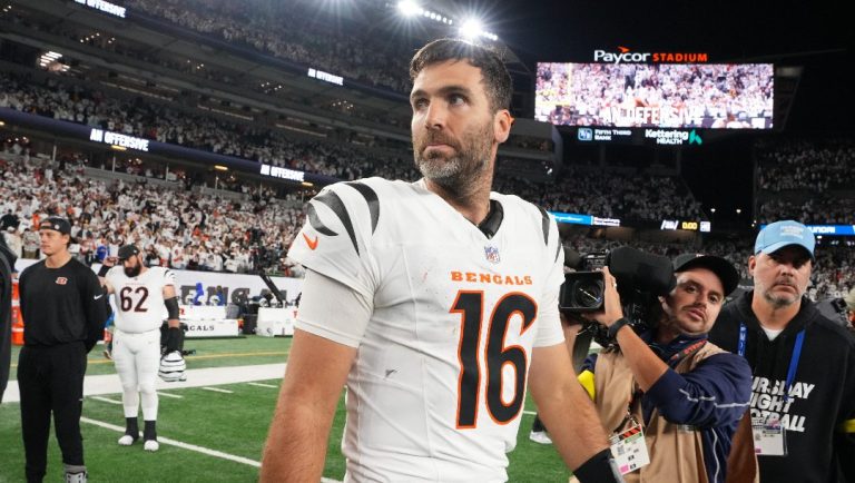 Cincinnati Bengals quarterback Joe Flacco leaves the field following an NFL football game against the Pittsburgh Steelers in Cincinnati Thursday, Oct. 16, 2025.
