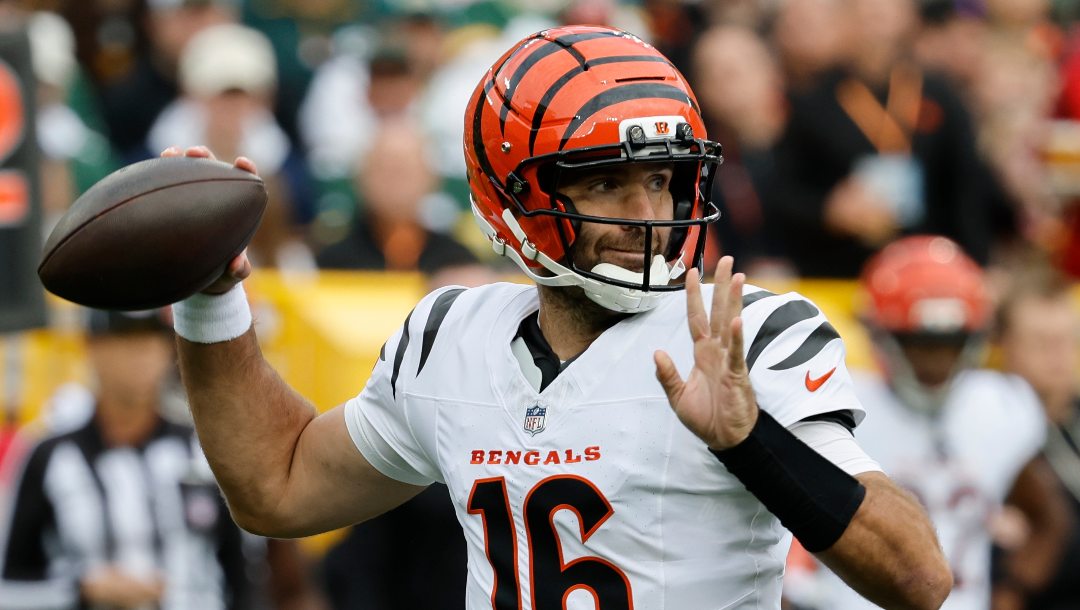Cincinnati Bengals' Joe Flacco passes in the pocket against the Cincinnati Bengals in the first half of an NFL football game, Sunday, Oct. 12, 2025, in Green Bay, Wis.